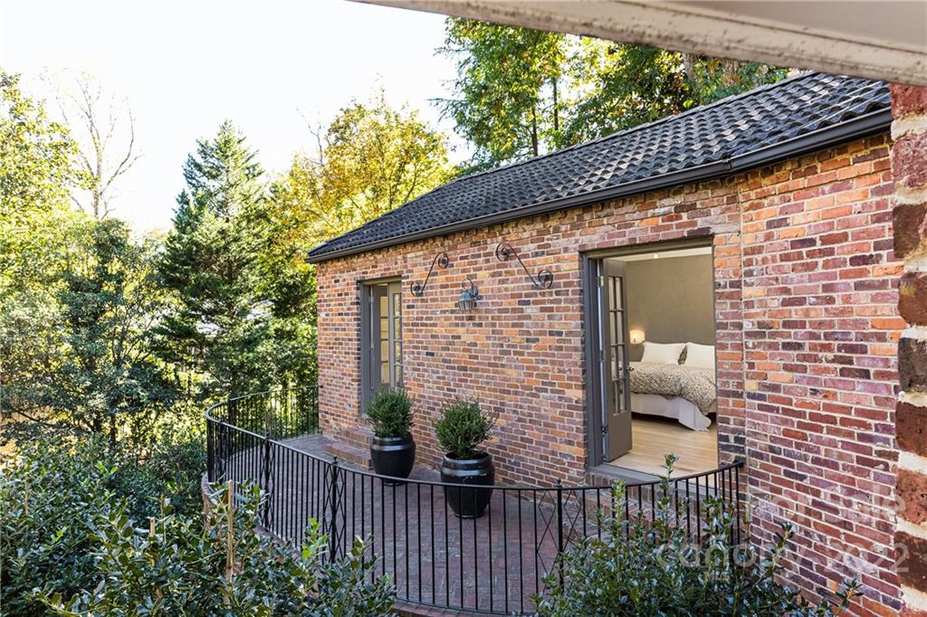 3234 Mountainbrook Road Charlotte, NC 28210 - Photo 35 of 48 a view of a house with a wooden fence