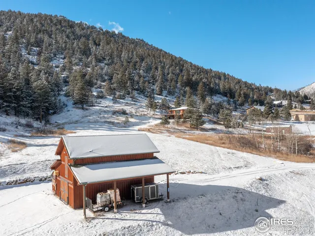 a view of a backyard patio and entertaining space