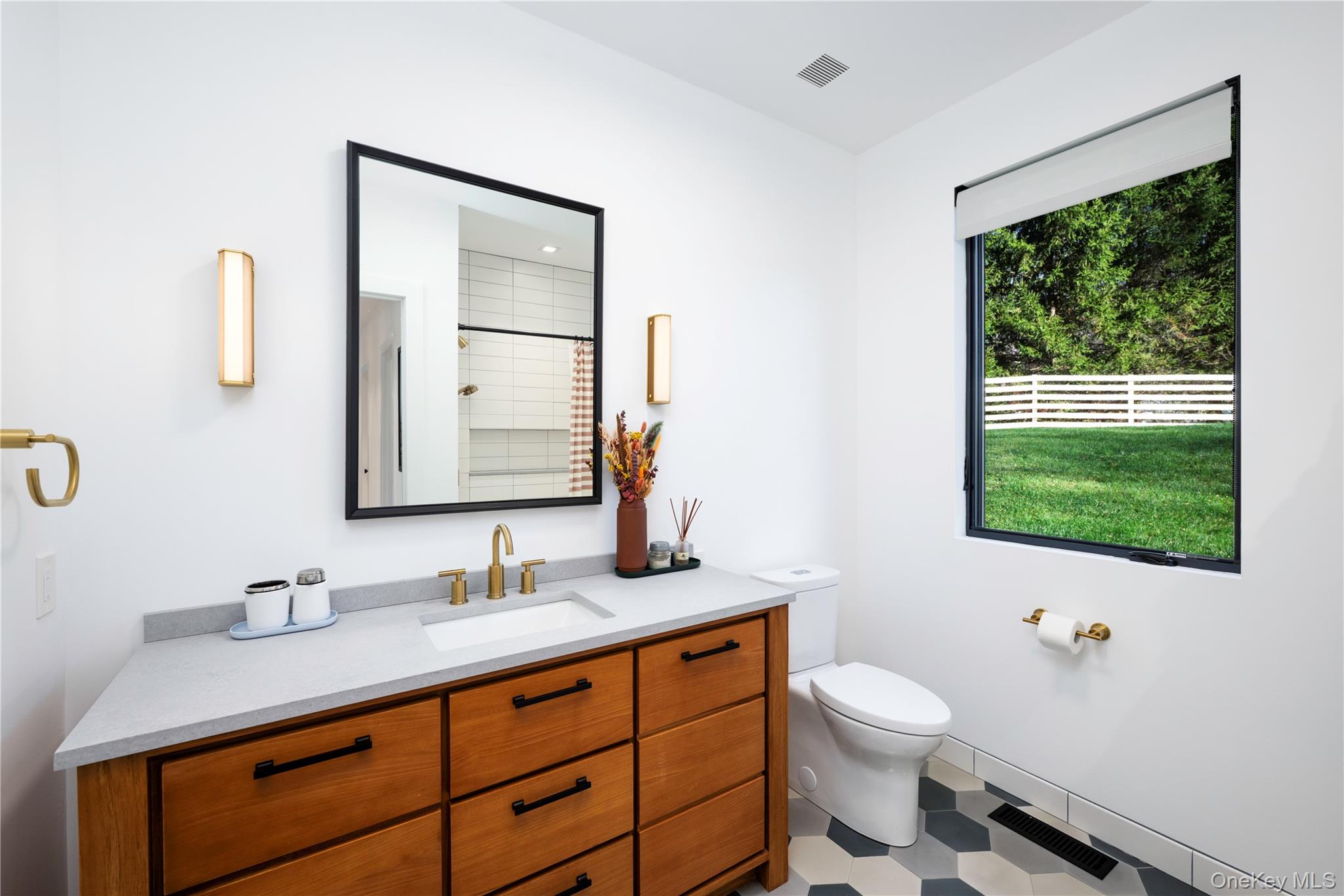 67 Dean Road Carmel, NY 10512 - Photo 22 of 29 Guest Bathroom