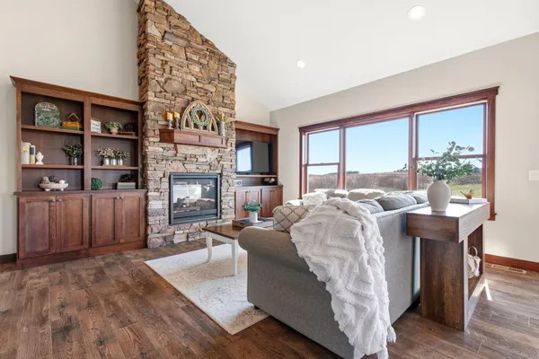 $875,000 | 4 170th Street, River Falls, WI 54022