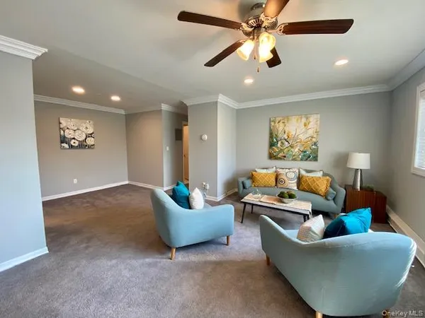 $2,390 | 325 Brook Avenue, Unit 3251B, Bay Shore, NY 11706