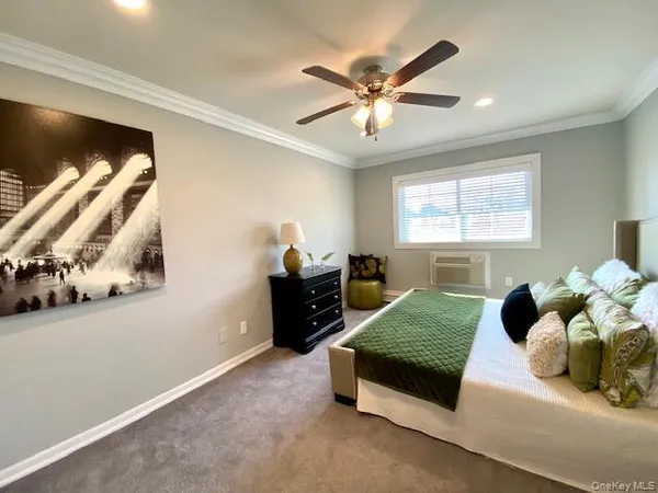 $2,390 | 325 Brook Avenue, Unit 3251B, Bay Shore, NY 11706