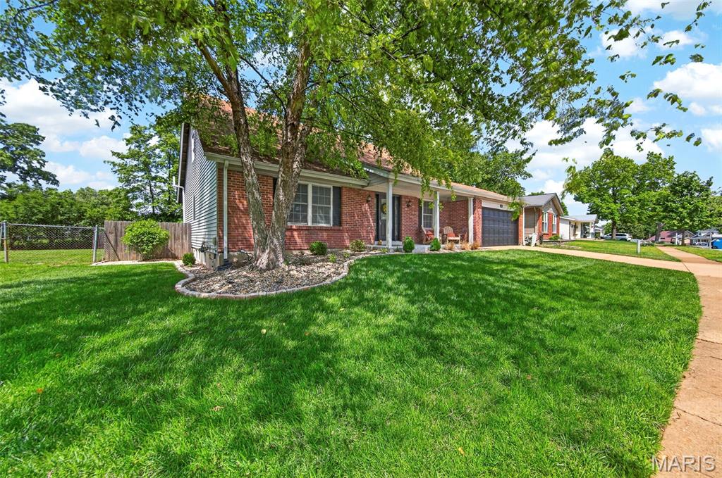 693 Rustic Valley Drive Ballwin, MO 63021 - Photo 3 of 40
