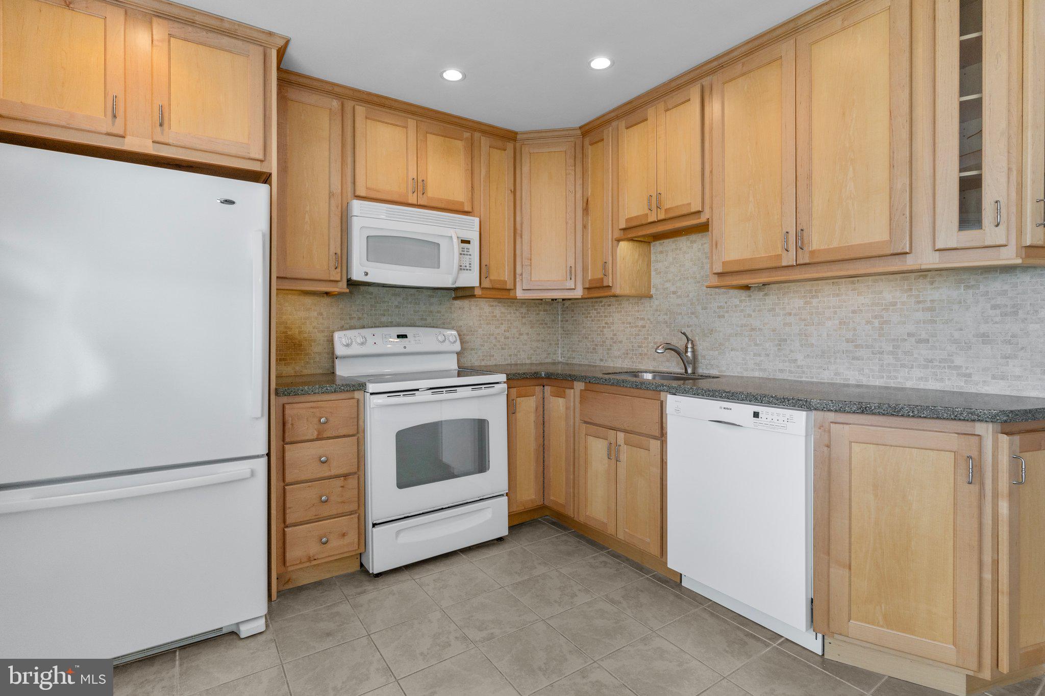 76 Cardinal Road Levittown, PA 19057 - Photo 8 of 28