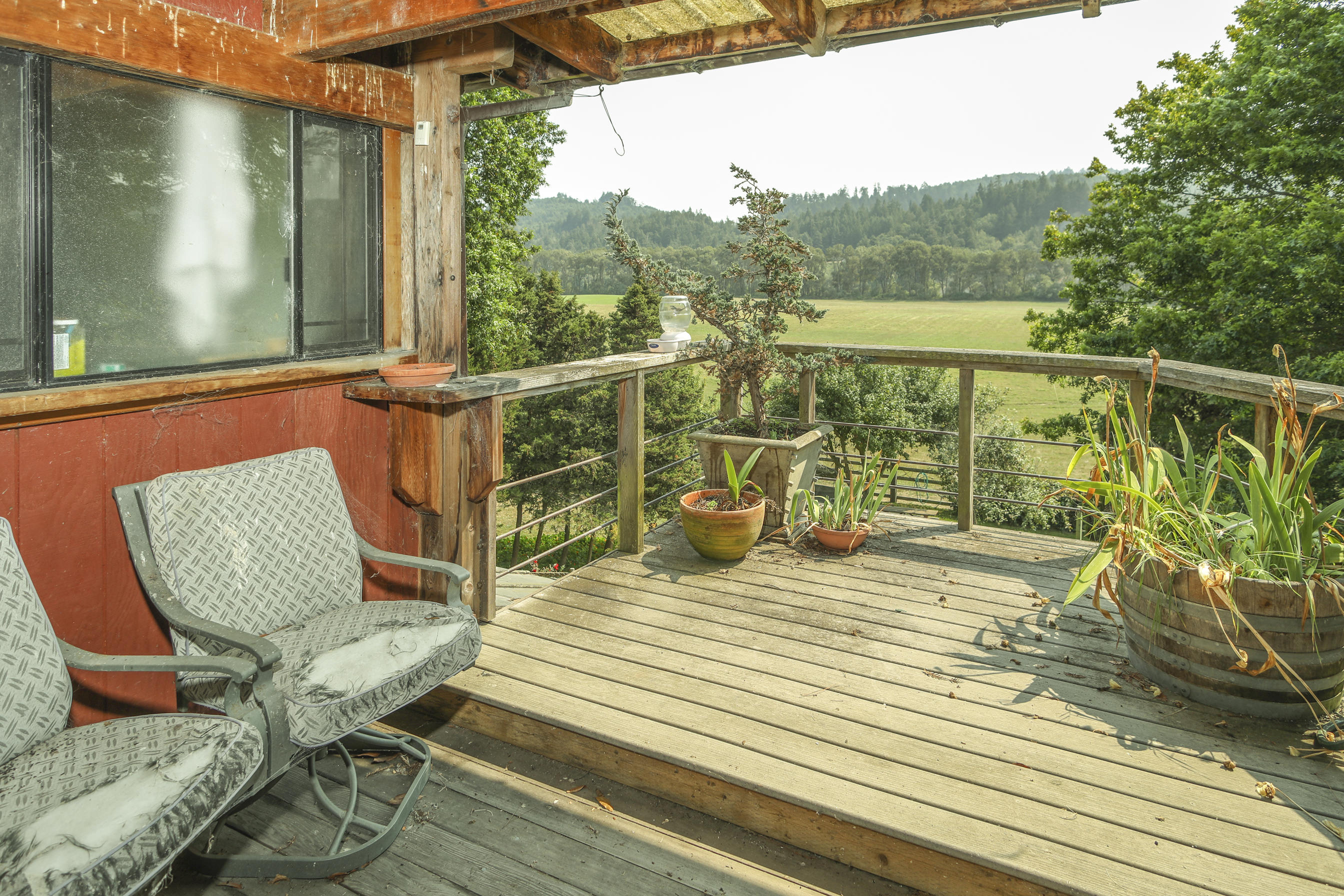 1100 Metropolitan Road Fortuna, CA 95540 - Photo 6 of 54 108 West Wing Upstairs Deck
