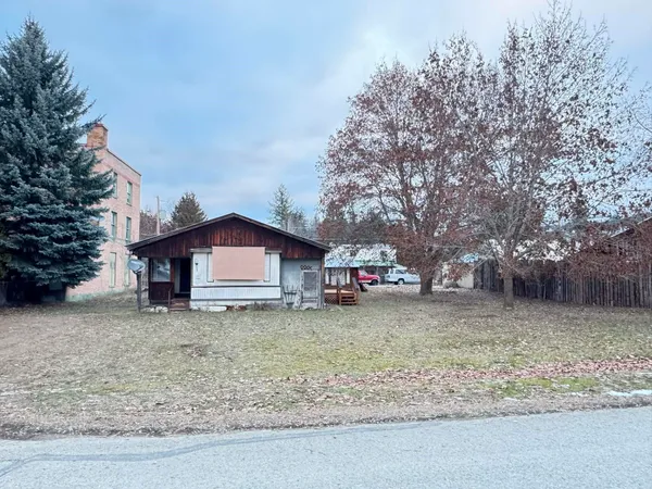 $89,500 | 107 East 4th Avenue, Metaline Falls, WA 99153