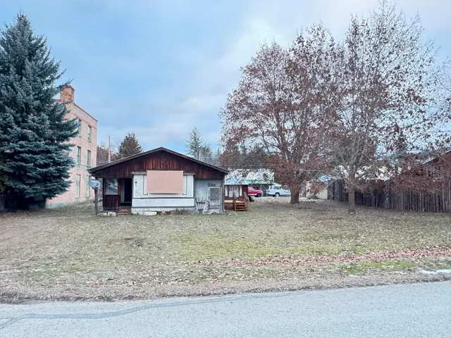 $98,000 | 107 East 4th Avenue, Metaline Falls, WA 99153