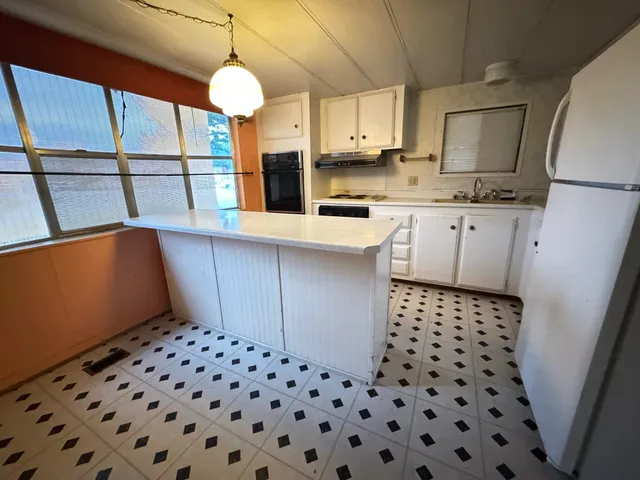 $98,000 | 107 East 4th Avenue, Metaline Falls, WA 99153