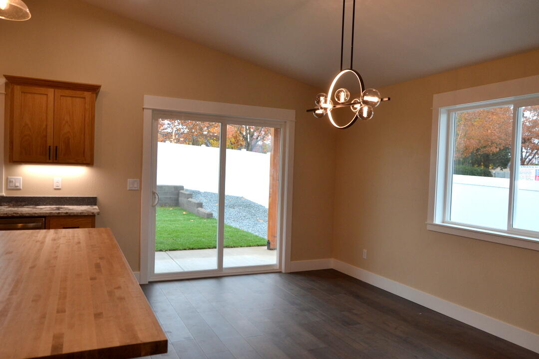 195 Southwest Rock Gulch Road Grants Pass, OR 97527 - Photo 10 of 28