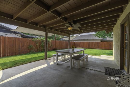 815 James Street Ridgecrest, CA 93555 - Photo 23 of 27 a patio with table and chairs