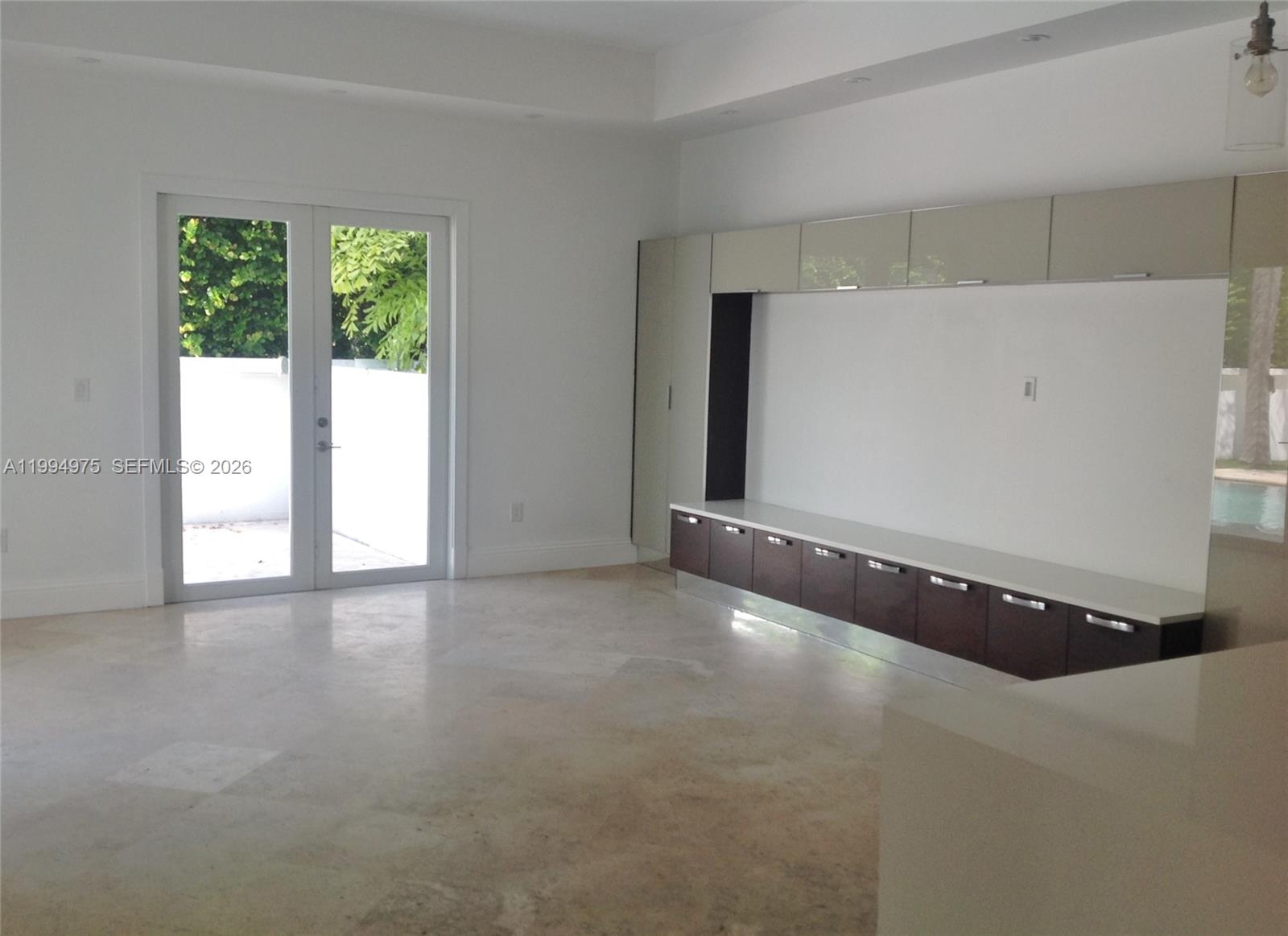 8 Turtle Walk, Unit 8 Key Biscayne, FL 33149 - Photo 7 of 23 Family room