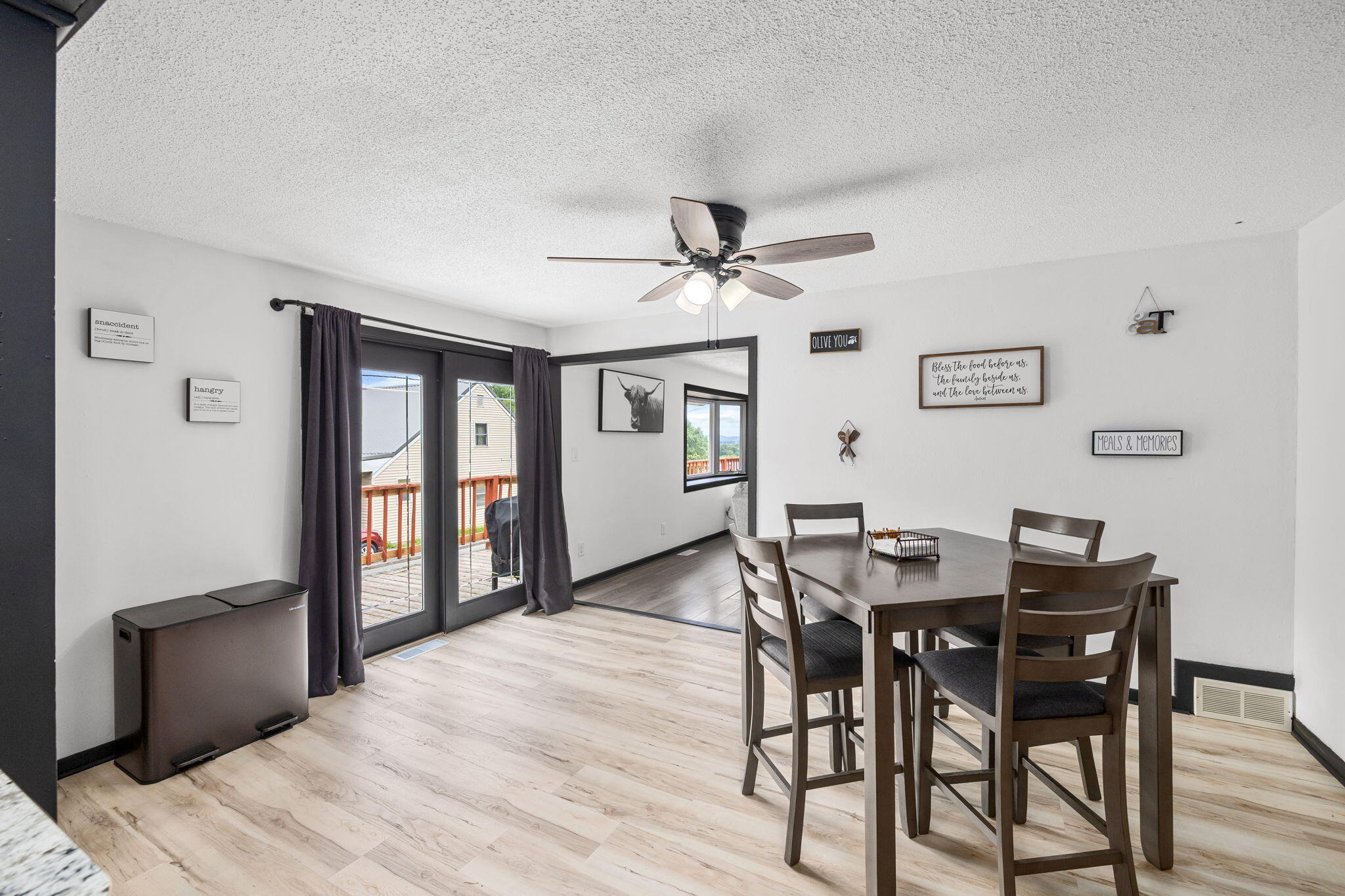 46825 Oak Hill Road Dresbach, MN 55947 - Photo 6 of 25 Dining Room