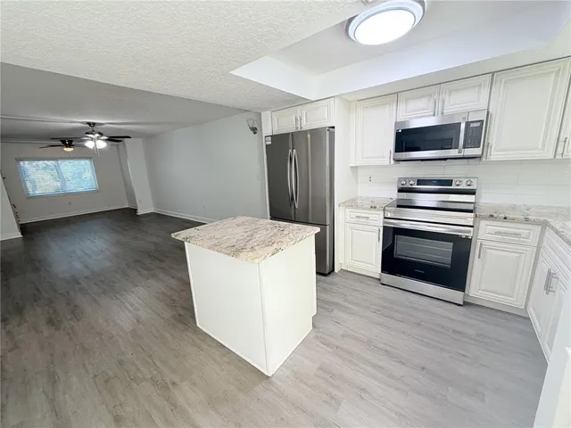 $1,500 | 1524 Lakeview Road, Unit 305, Clearwater, FL 33756