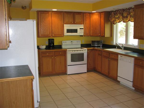19 Field Pond Road Milford, MA 01757 - Photo 3 of 22 Gallery Image 3