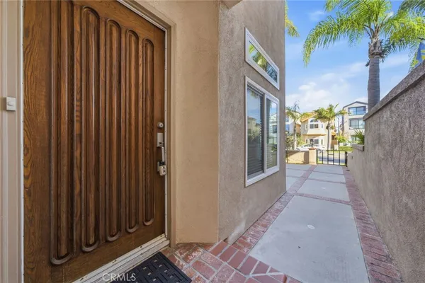 a view of a pathway along a building