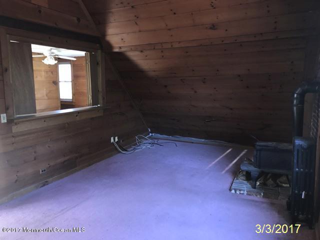 453 Freehold Road Jackson, NJ 08527 - Photo 28 of 33 living2-1