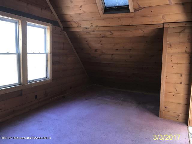 453 Freehold Road Jackson, NJ 08527 - Photo 29 of 33 living2-2