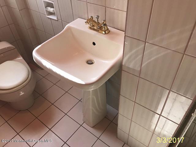 453 Freehold Road Jackson, NJ 08527 - Photo 4 of 33 bathroom2-3