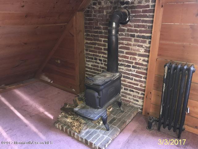 453 Freehold Road Jackson, NJ 08527 - Photo 33 of 33 stove