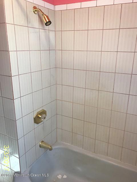 453 Freehold Road Jackson, NJ 08527 - Photo 5 of 33 bathroom2-5