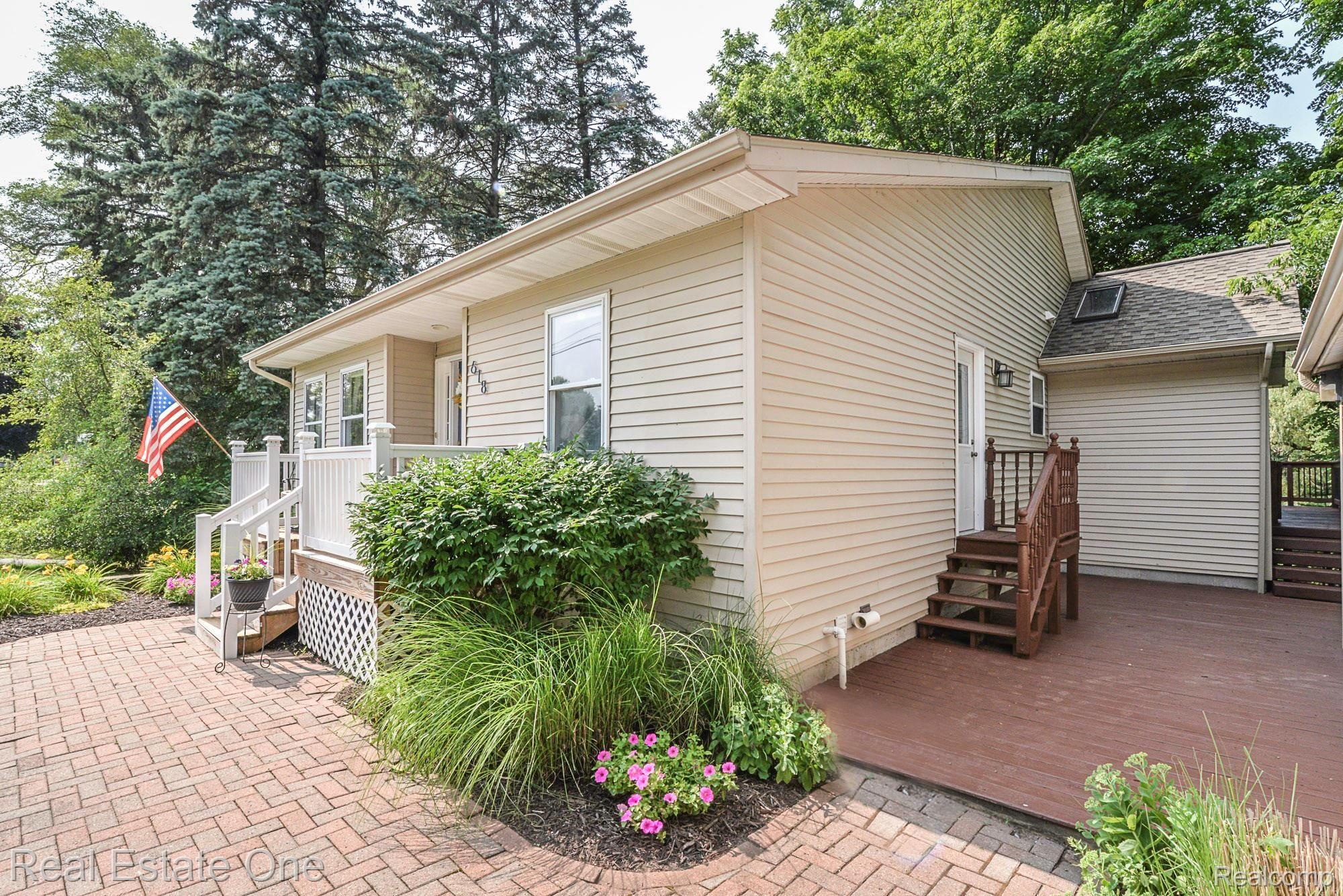 618 Brighton Lake Road Brighton, MI 48116 - Photo 5 of 50 DSC_4.jpg