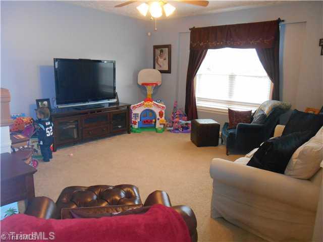 164 Hawksbridge Road Mount Airy, NC 27030 - Photo 10 of 16 Living Room.