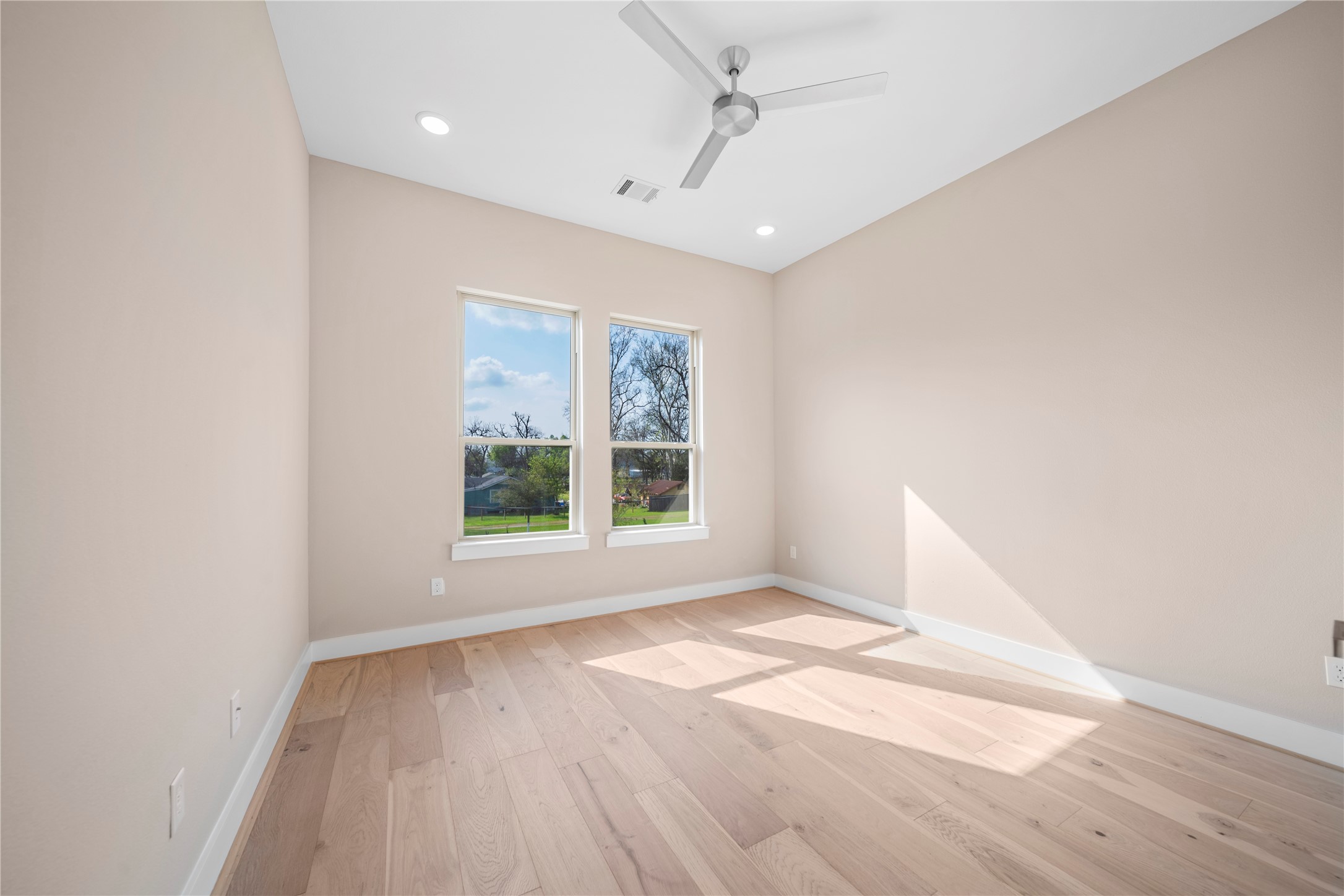 312 Queen Sude Lane Houston, TX 77091 - Photo 11 of 20