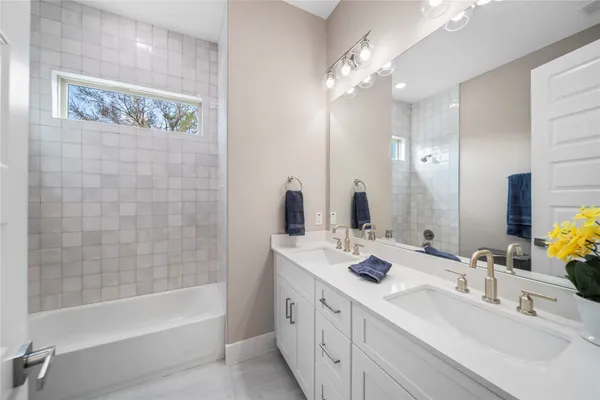 $2,400 | 312 Queen Sude Lane, Houston, TX 77091