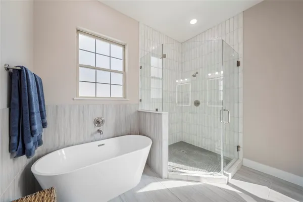 $2,400 | 312 Queen Sude Lane, Houston, TX 77091