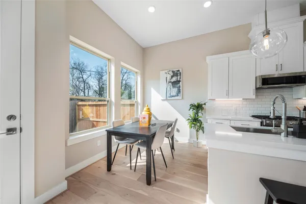 $2,400 | 312 Queen Sude Lane, Houston, TX 77091
