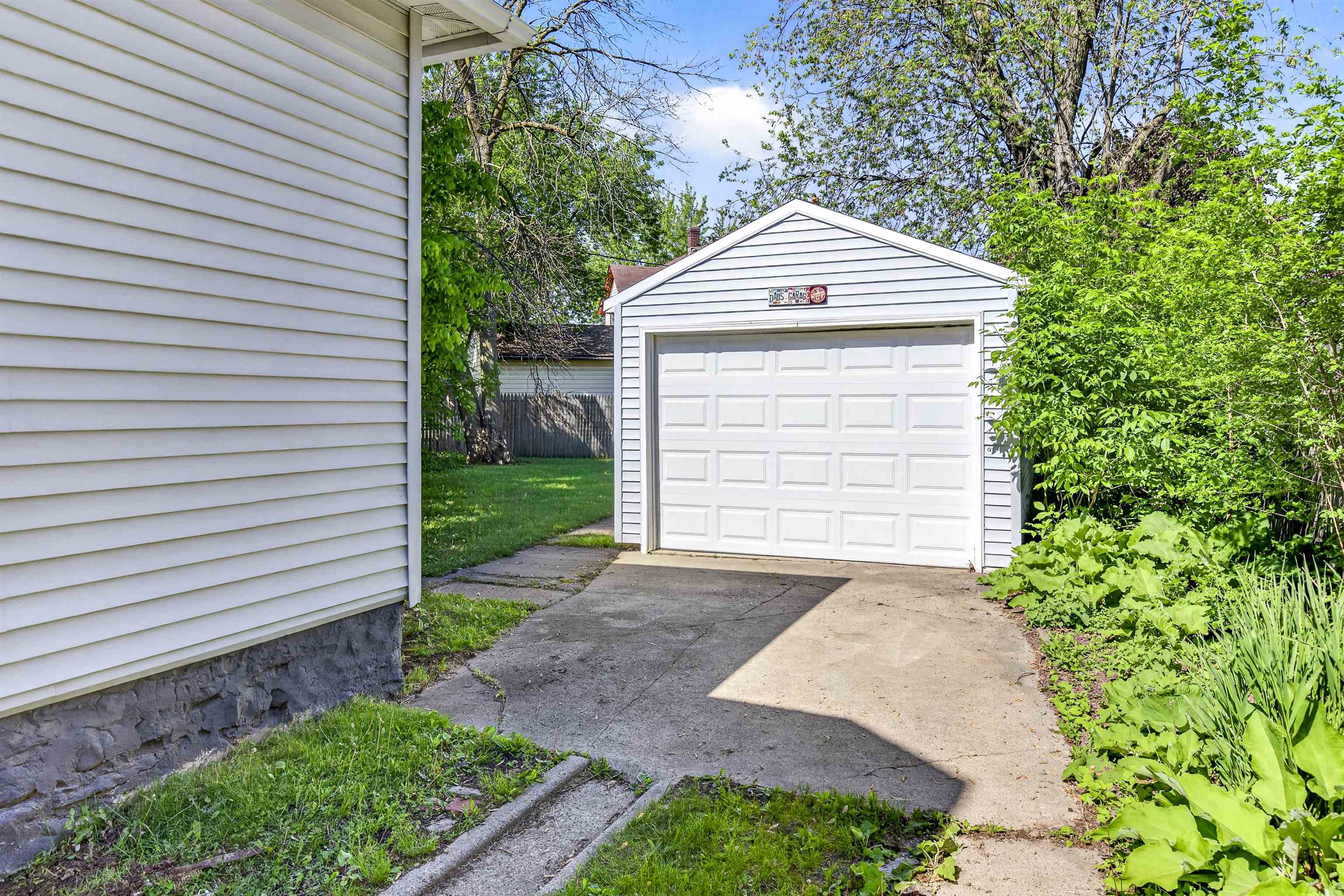 135 North Story Street Appleton, WI 54914 - Photo 8 of 25