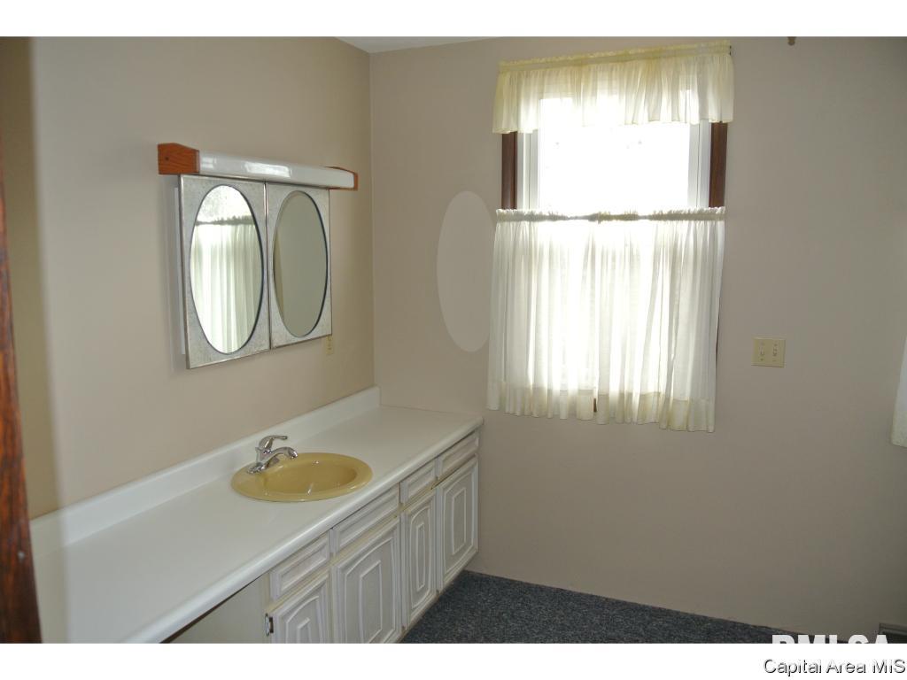 1100 West Elliott Avenue Springfield, IL 62702 - Photo 13 of 21 Gallery Image 13