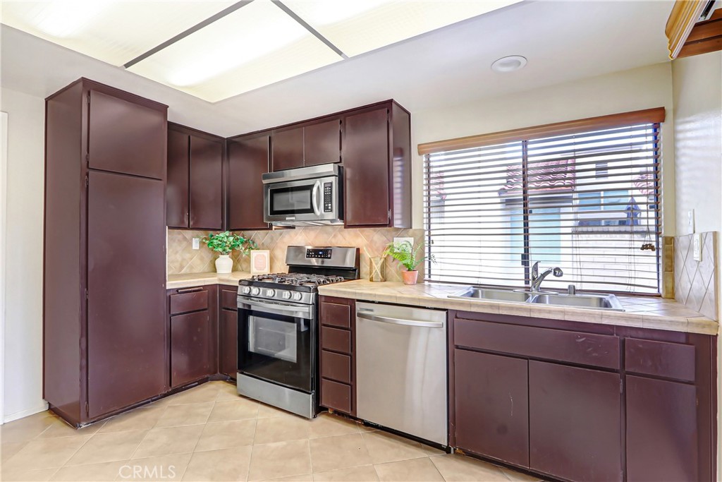 9849 Allesandro Court Rancho Cucamonga, CA 91730 - Photo 10 of 20 a kitchen with a sink stove and refrigerator