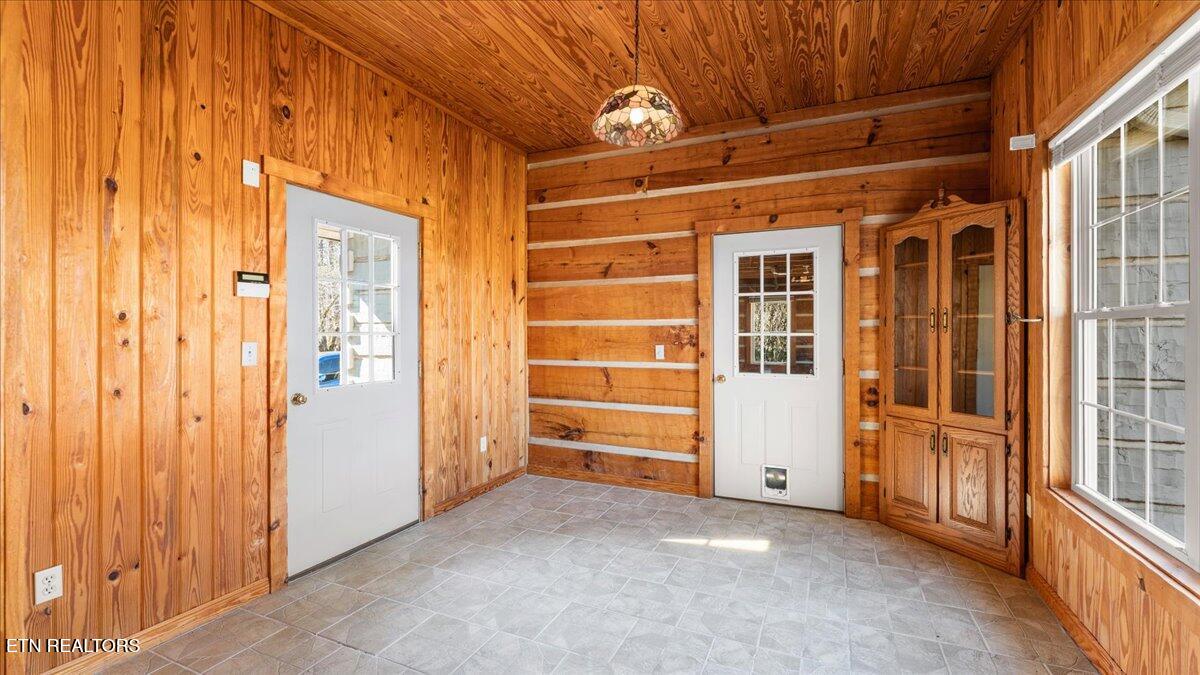 1793 Cherokee Drive Bean Station, TN 37708 - Photo 33 of 60 32-Breezeway