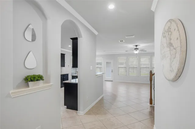 a view of livingroom with furniture