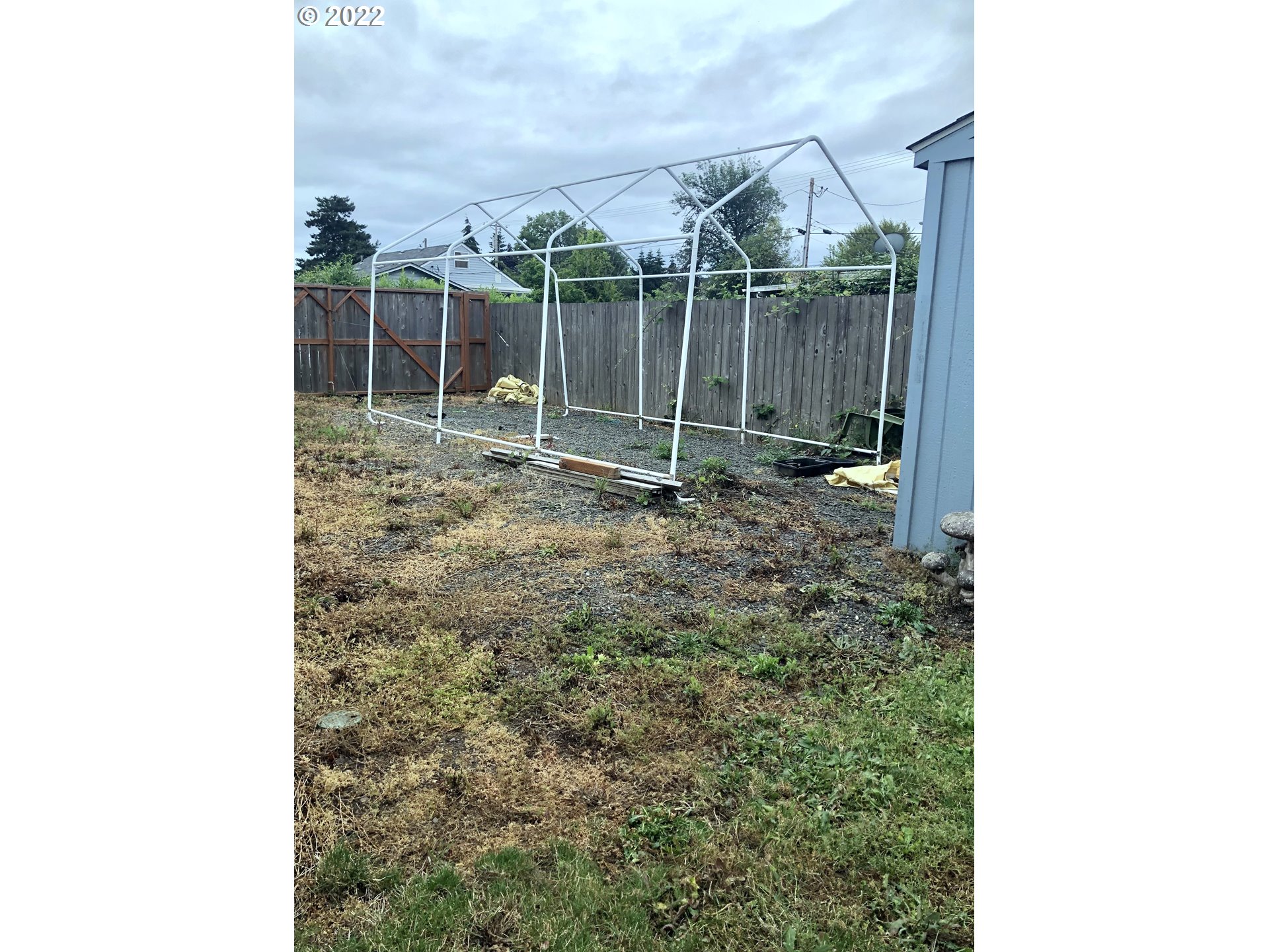 3760 E Street Springfield, OR 97478 - Photo 22 of 24 a backyard of a house