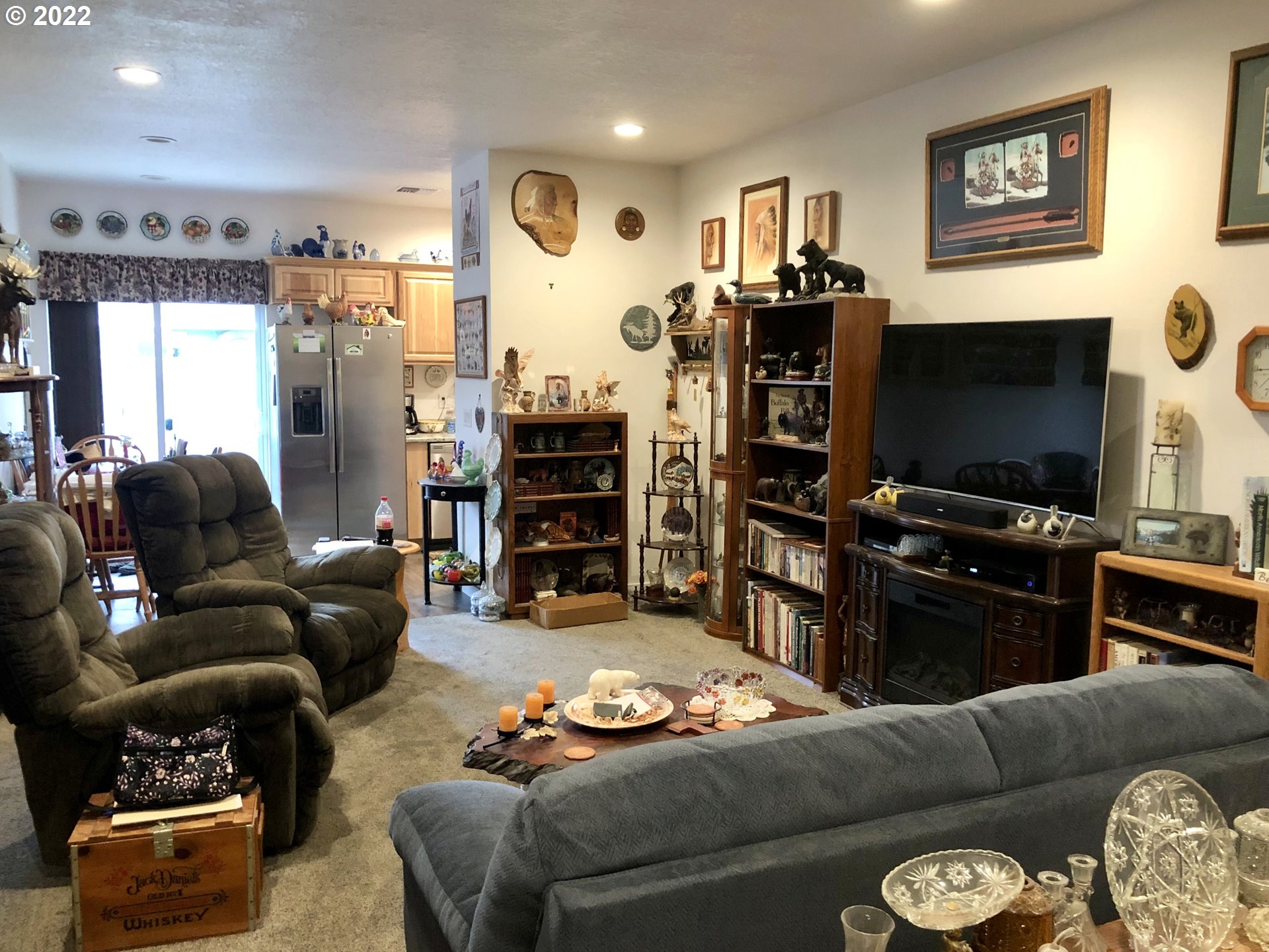 3760 E Street Springfield, OR 97478 - Photo 3 of 24 a living room with furniture and a flat screen tv