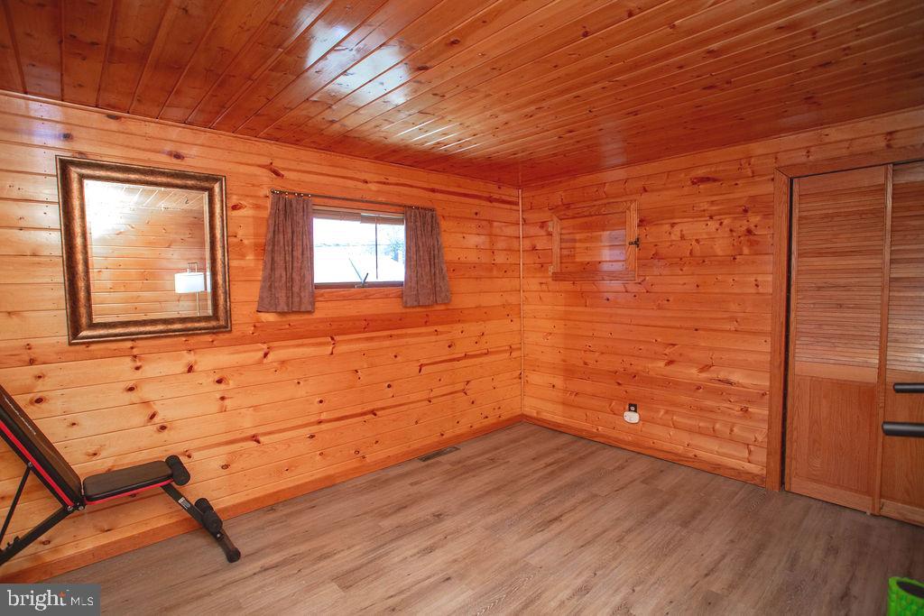 622 Spruce Avenue Pitman, NJ 08071 - Photo 18 of 47 a room with wooden floor and windows