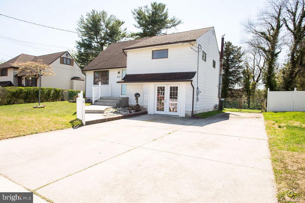 622 Spruce Avenue Pitman, NJ 08071 - Photo 2 of 47 a front view of a house with a yard