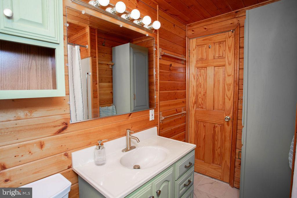 622 Spruce Avenue Pitman, NJ 08071 - Photo 21 of 47 a bathroom with a sink and a mirror