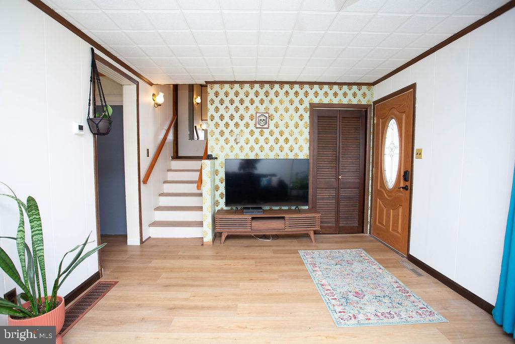 622 Spruce Avenue Pitman, NJ 08071 - Photo 7 of 47 a view of livingroom with furniture and window