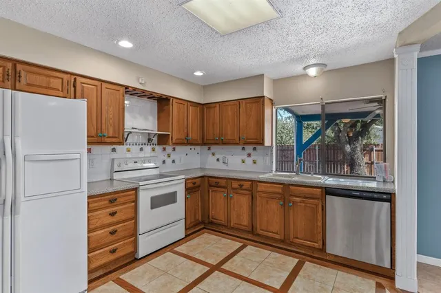 $2,250 | 801 Meadowlark Drive, Lewisville, TX 75067