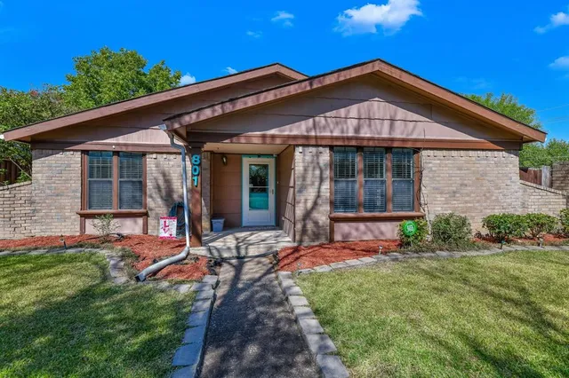 $2,250 | 801 Meadowlark Drive, Lewisville, TX 75067