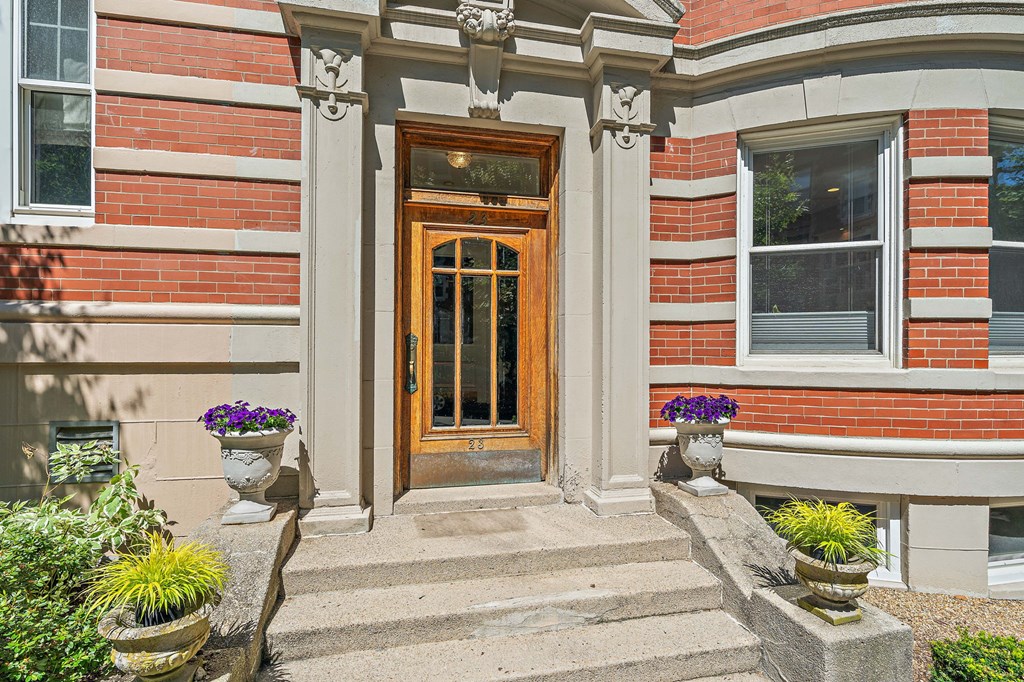 a house view with a outdoor space