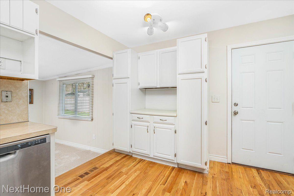 742 Glenwyth Road Brighton, MI 48116 - Photo 10 of 42 Gallery Image 10
