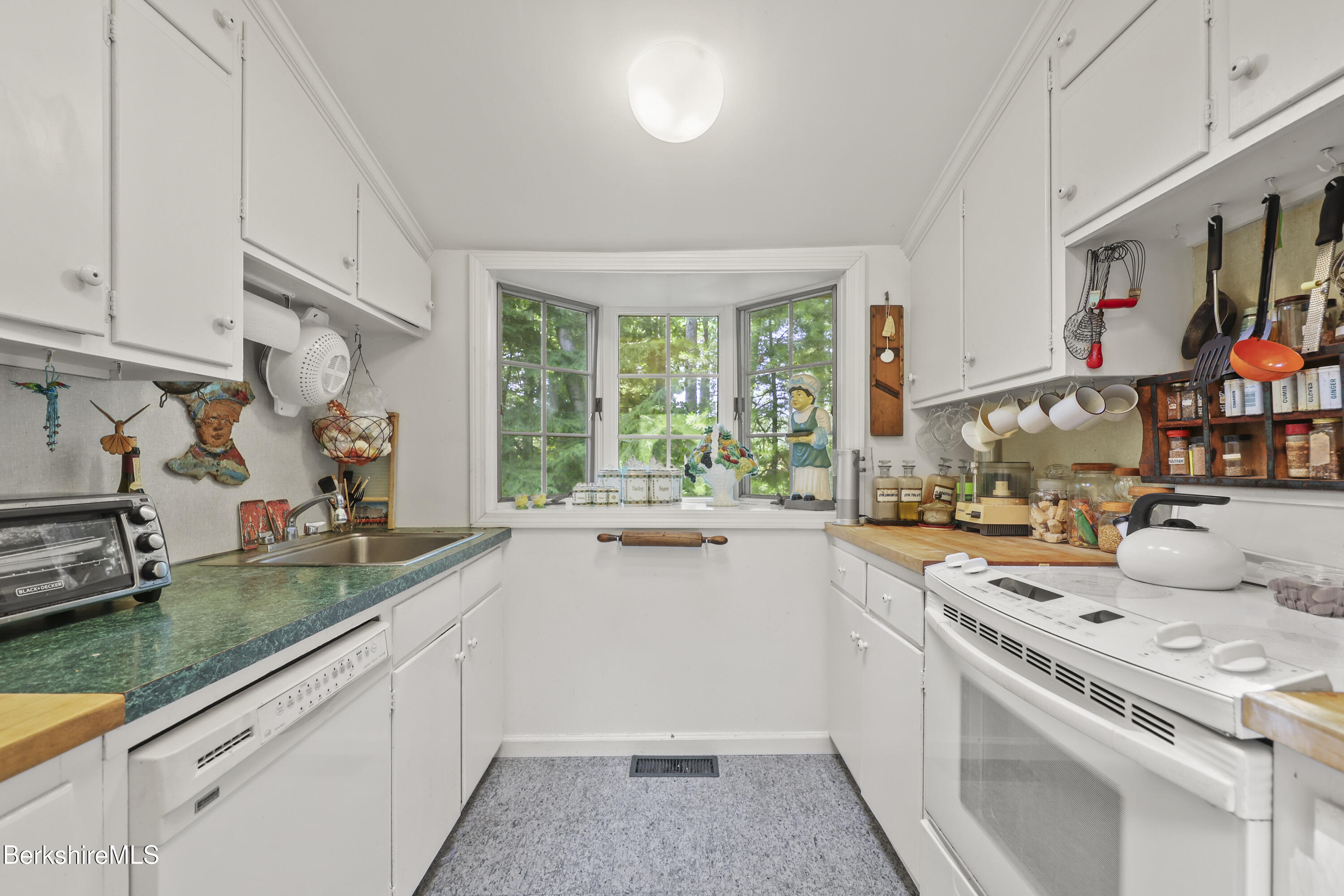 19 Sackman Way Monterey, MA 01230 - Photo 11 of 40 Kitchen