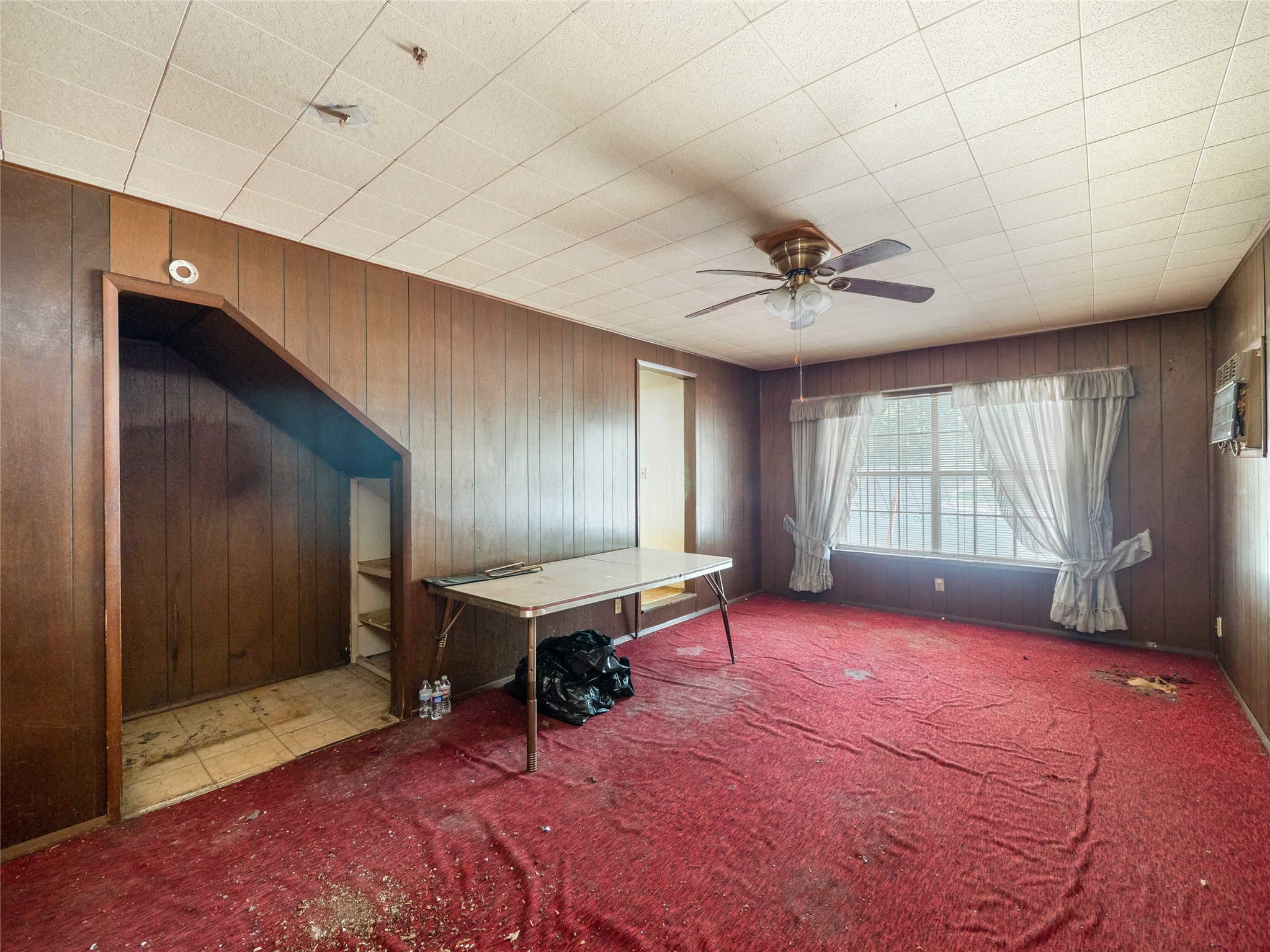 401 Ramble Lane Austin, TX 78745 - Photo 11 of 32 an empty room with windows and ceiling fan