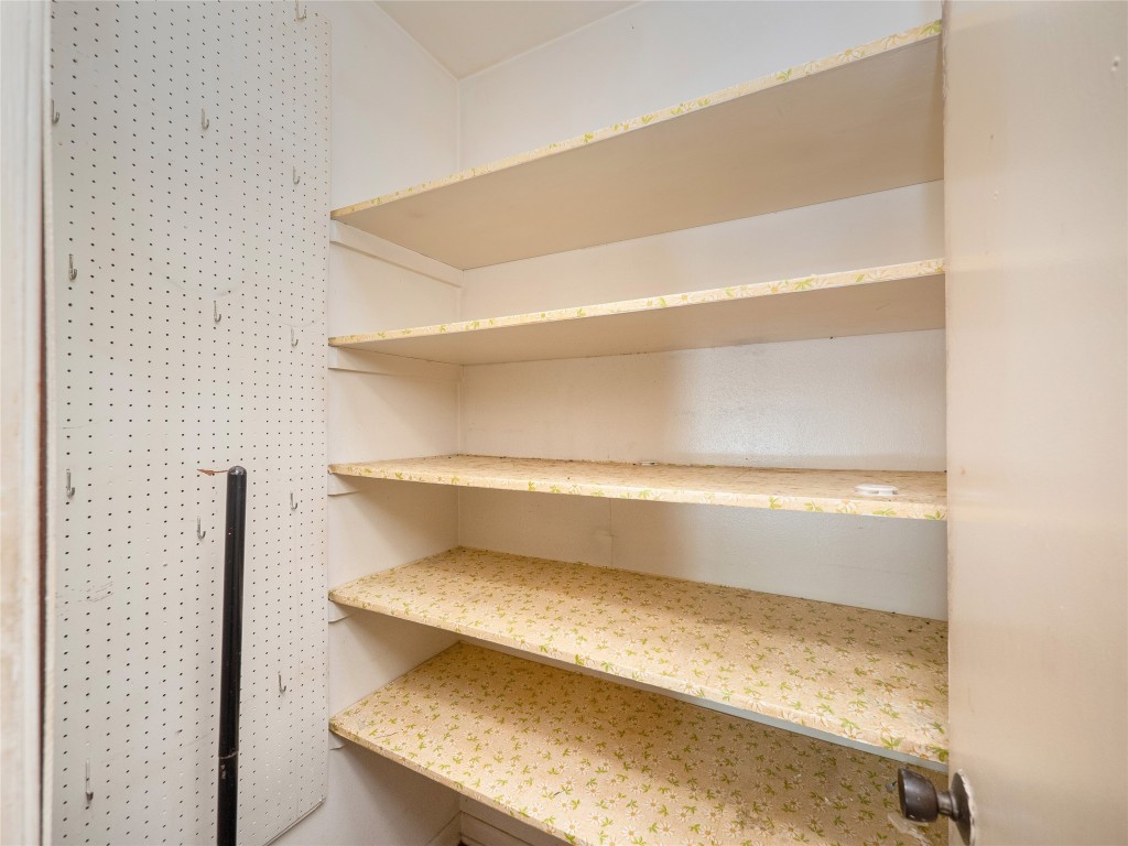 401 Ramble Lane Austin, TX 78745 - Photo 9 of 32 a close view of closet