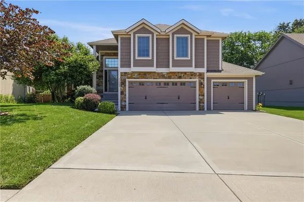 $410,000 | 11043 North Madison Avenue, Kansas City, MO 64155