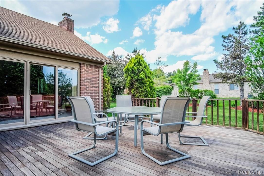 453 Mayapple Court Rochester, MI 48307 - Photo 29 of 37 Deck recently refinished.